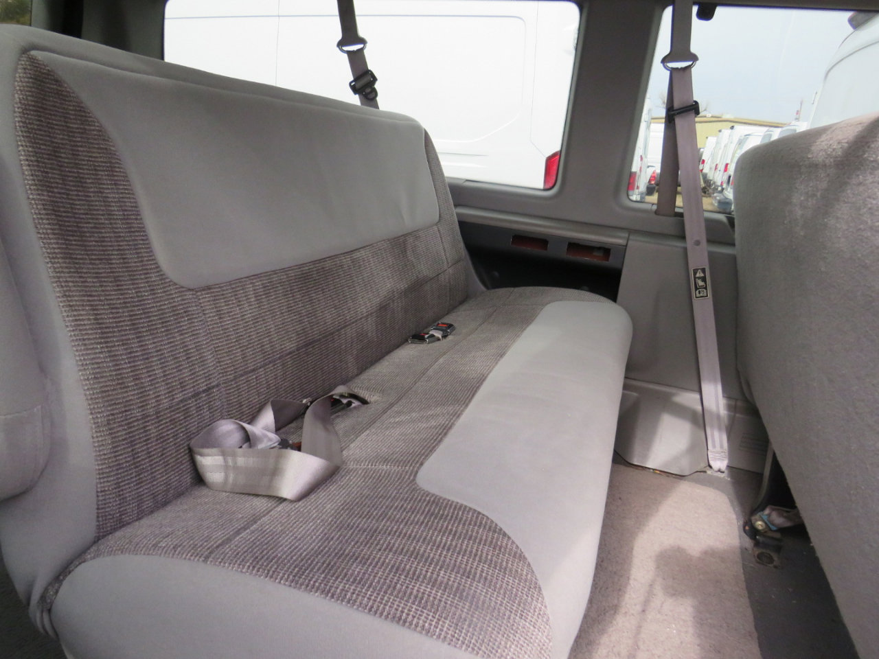 Used 1999 Ford E-150 and Econoline 150 Wagon RWD image 22