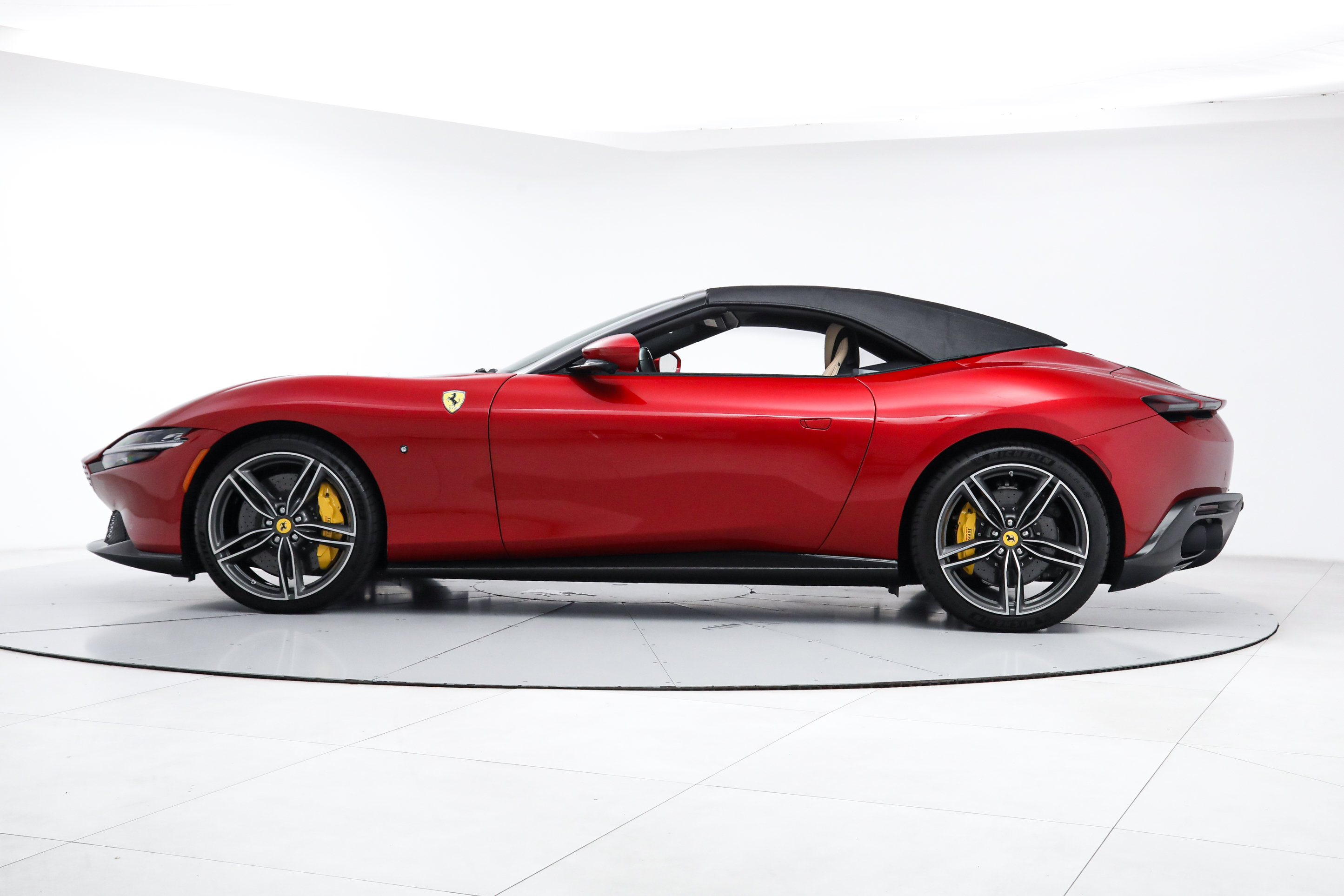 Certified 2025 Ferrari Roma Spider RWD image 7