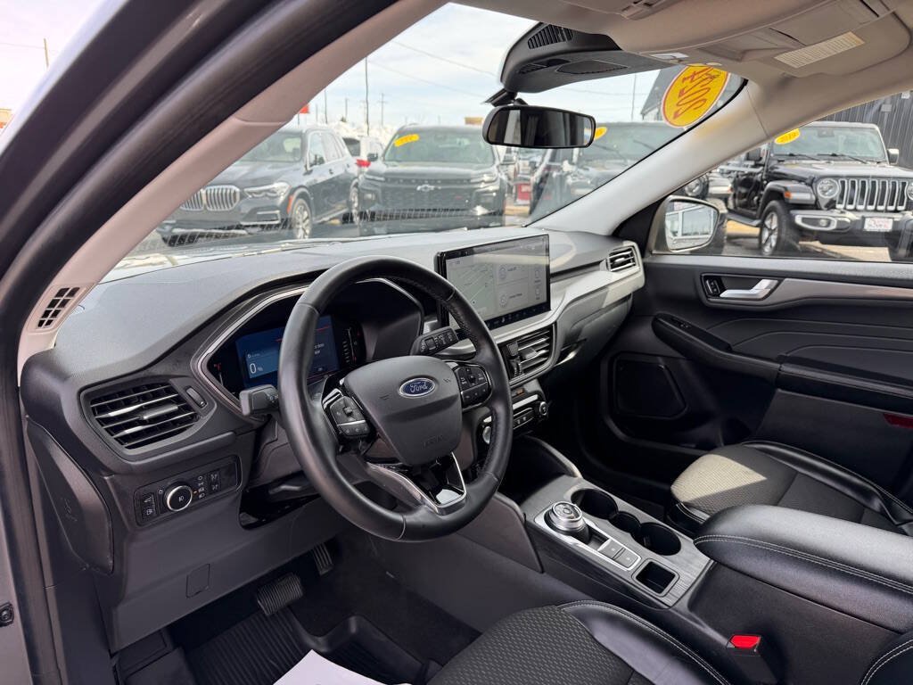 Used 2024 Ford Escape SE w/ Class II Trailer Tow Package FWD image 17