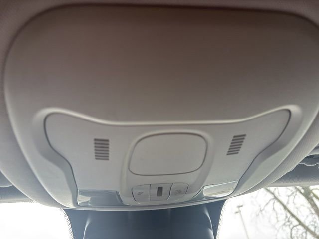 Used 2017 Jeep Renegade Latitude image 25