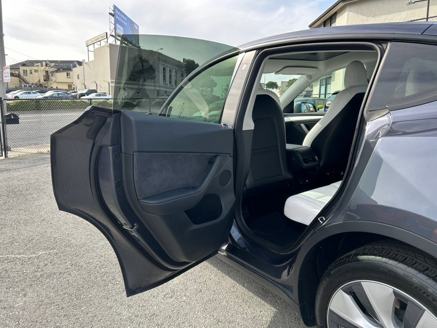 Used 2023 Tesla Model Y Long Range image 51