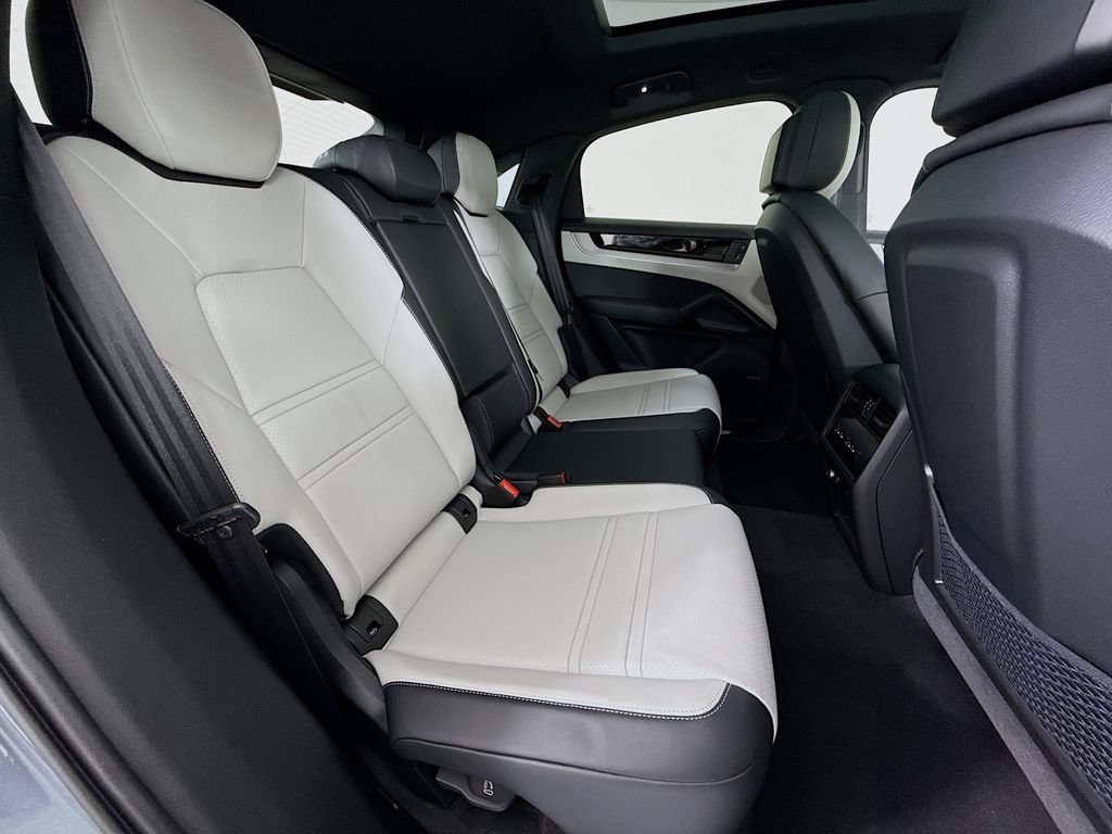 New 2026 Porsche Cayenne Coupe AWD/4WD image 32