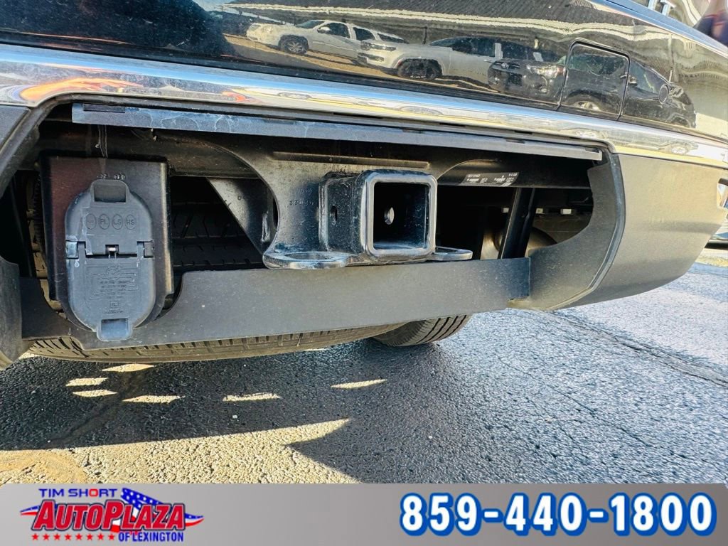 Used 2022 Chevrolet Suburban LT w/ Luxury Package image 18