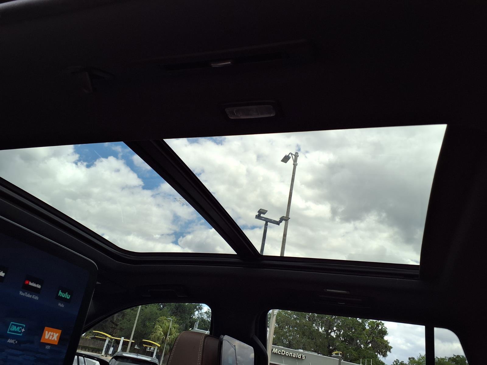 Used 2025 Chevrolet Tahoe High Country AWD/4WD image 23