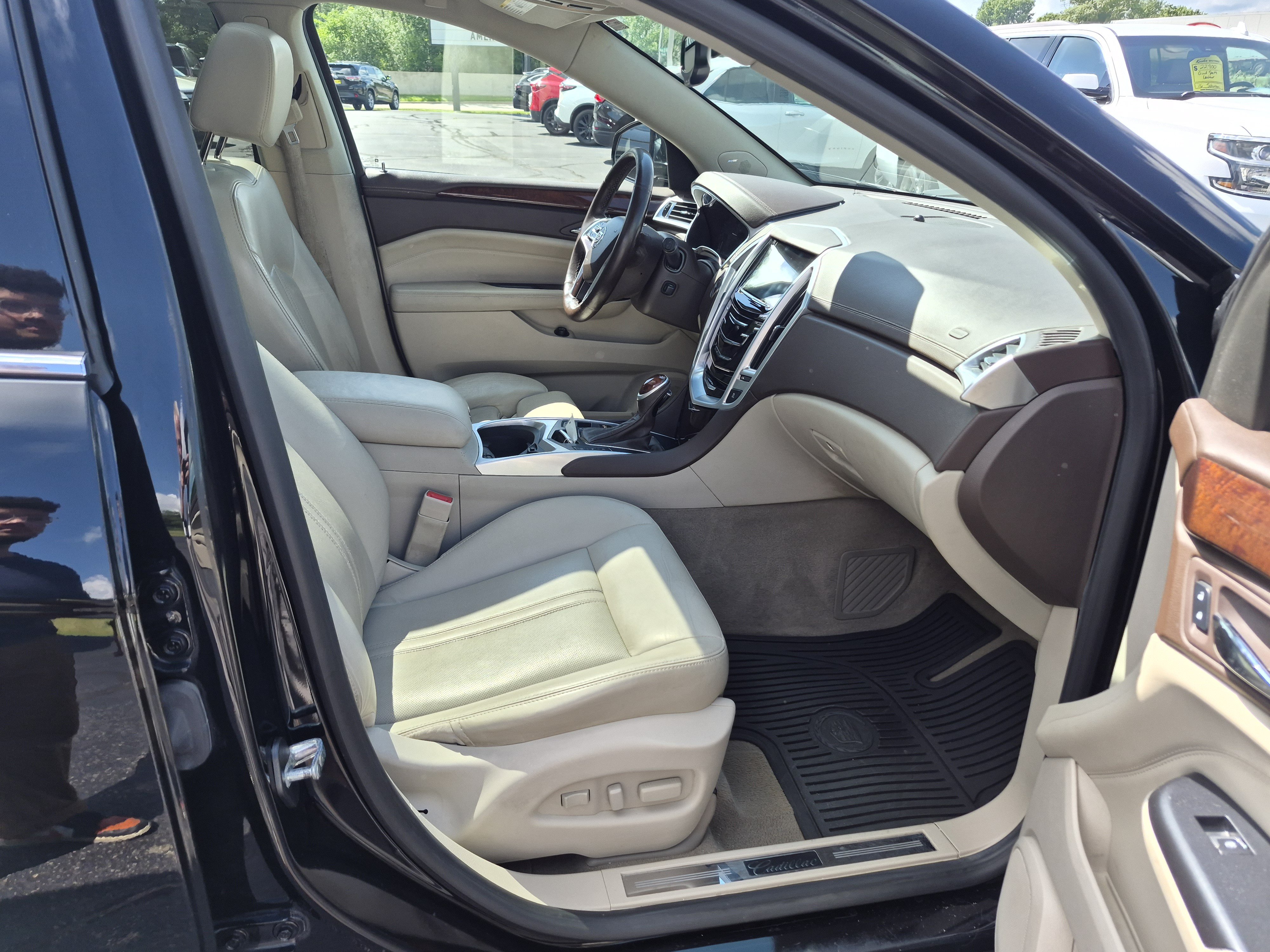 Used 2015 Cadillac SRX Luxury w/ Driver Awareness Package AWD/4WD image 13