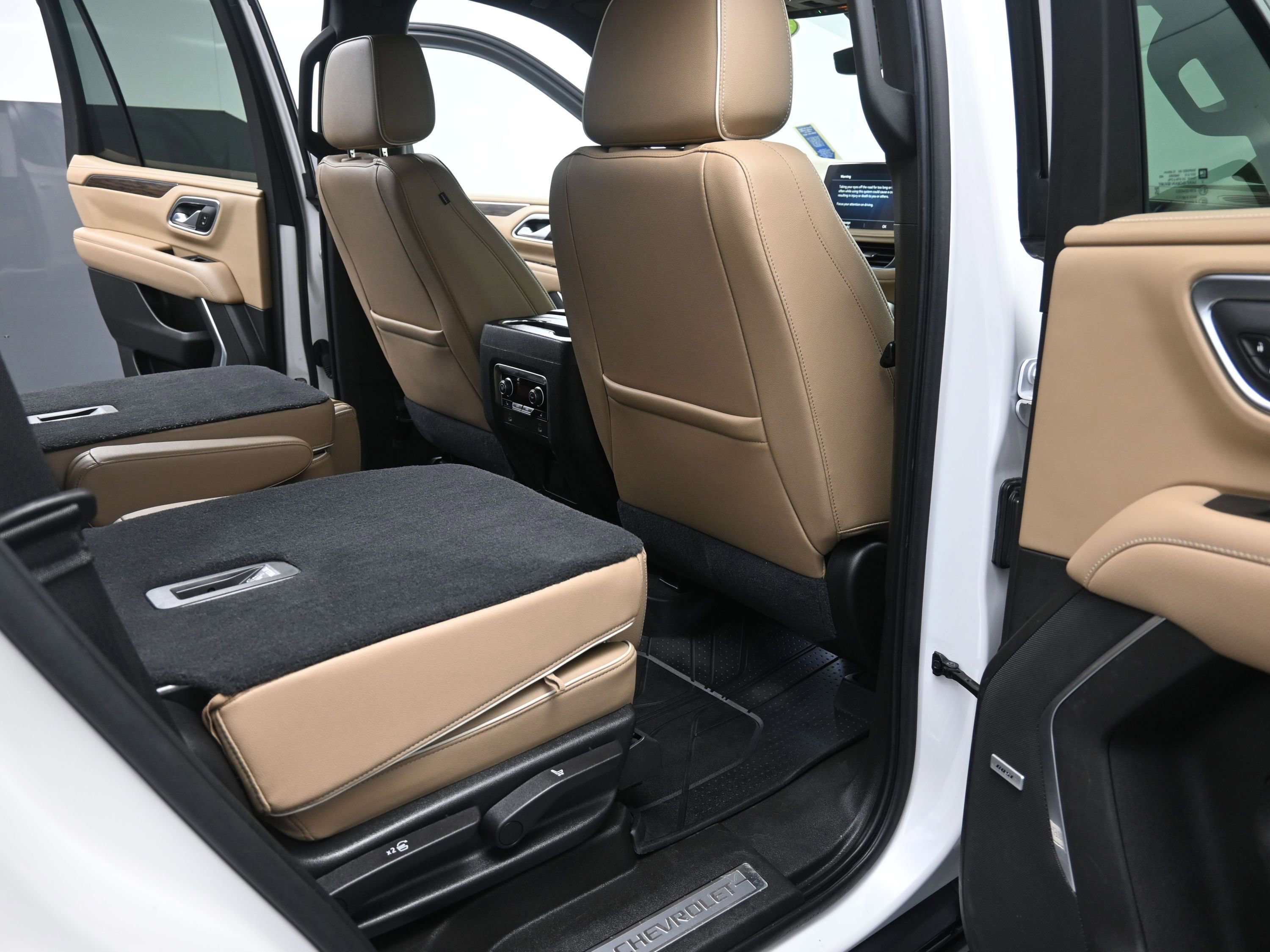 Used 2021 Chevrolet Tahoe Premier w/ Premium Package image 26