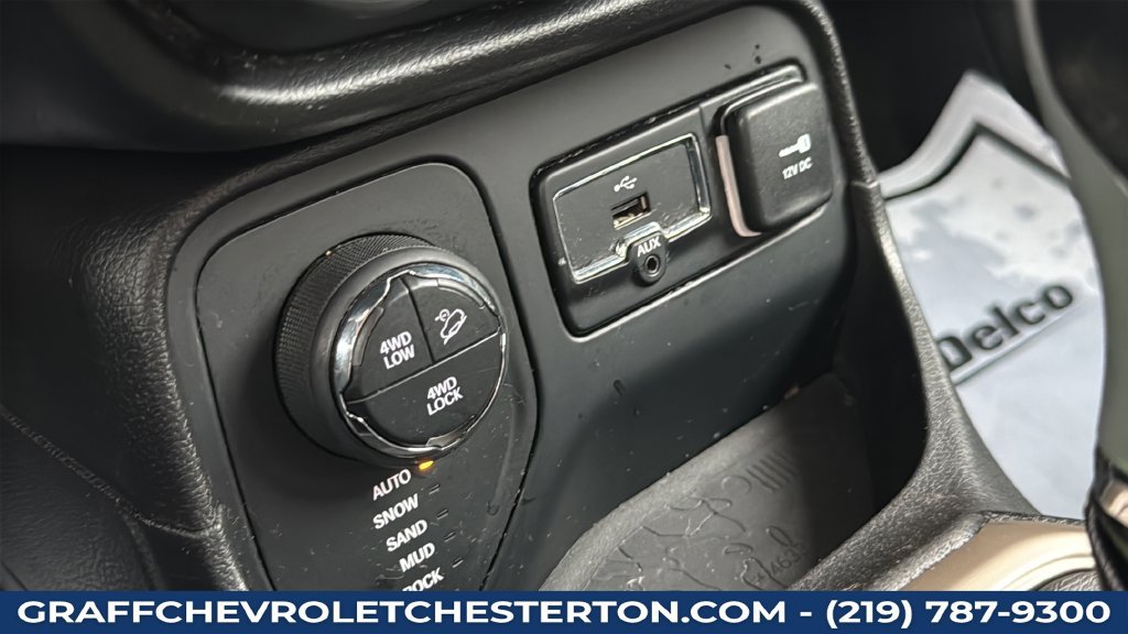 Used 2017 Jeep Renegade Trailhawk AWD/4WD image 48