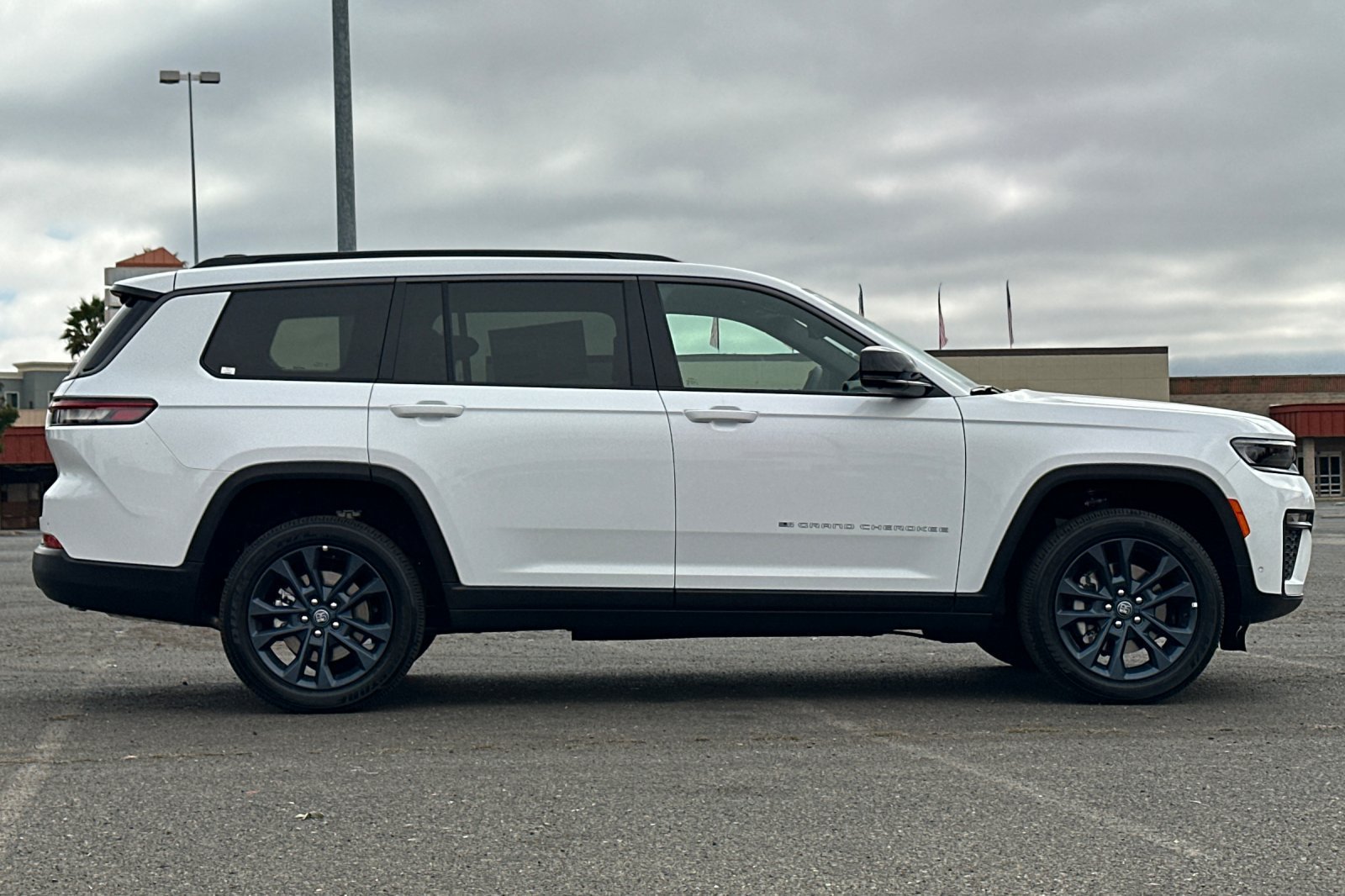 New 2026 Jeep Grand Cherokee L Limited AWD/4WD image 2