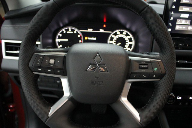 New 2026 Mitsubishi Outlander SE image 8