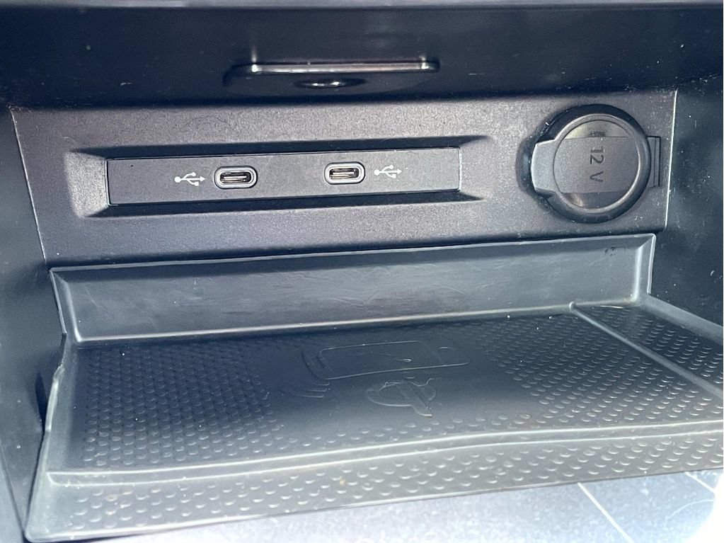 Used 2024 Volkswagen Tiguan SE w/ Panoramic Sunroof Package FWD image 19