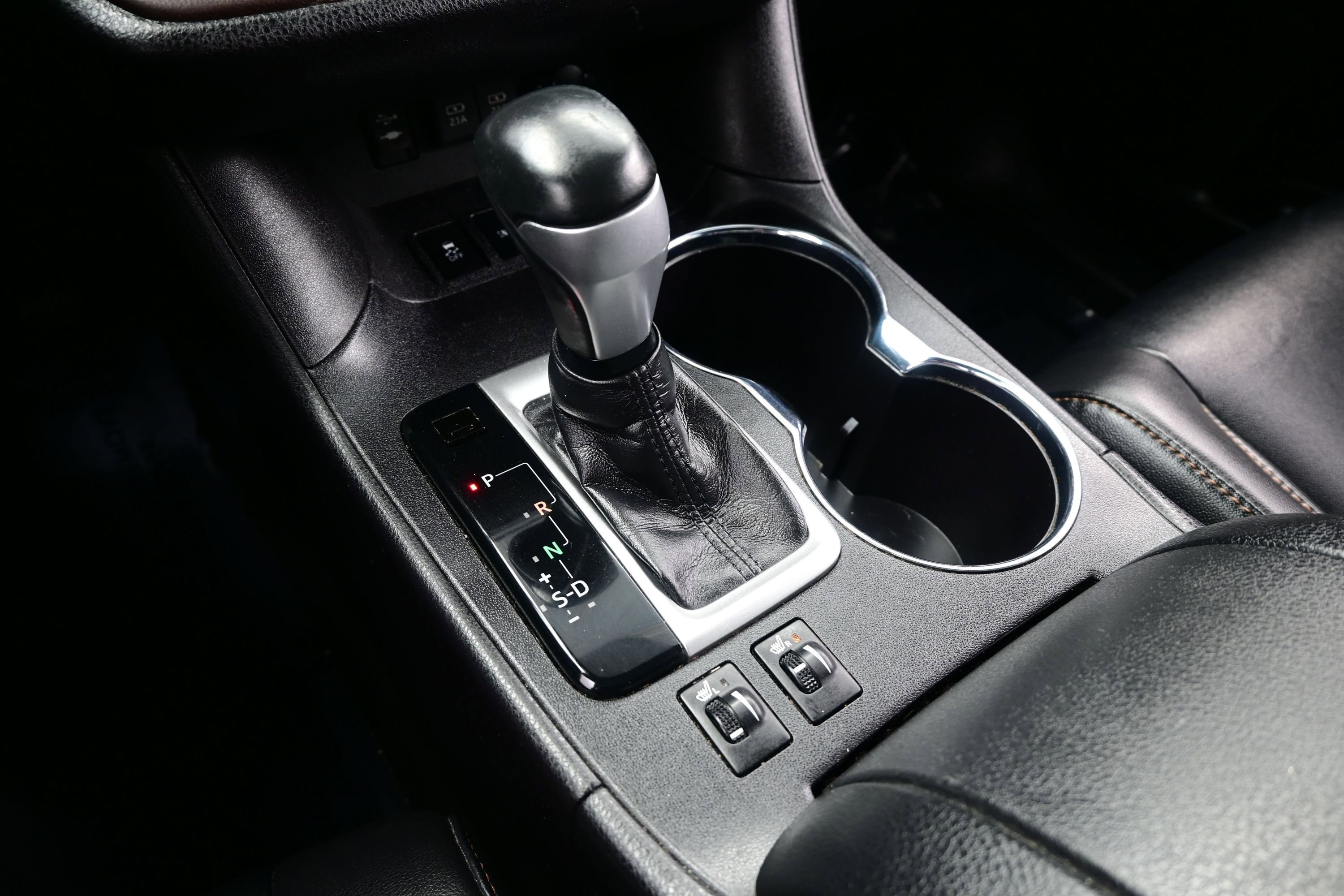 Used 2019 Toyota Highlander XLE AWD/4WD image 22