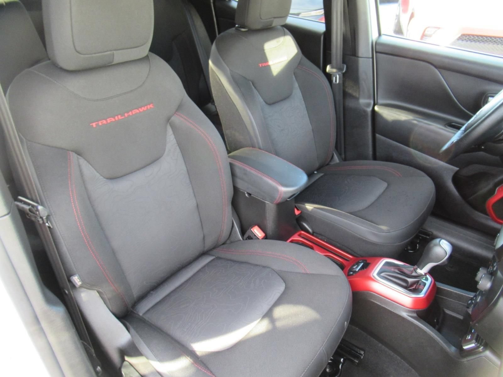 Certified 2022 Jeep Renegade Trailhawk AWD/4WD image 9