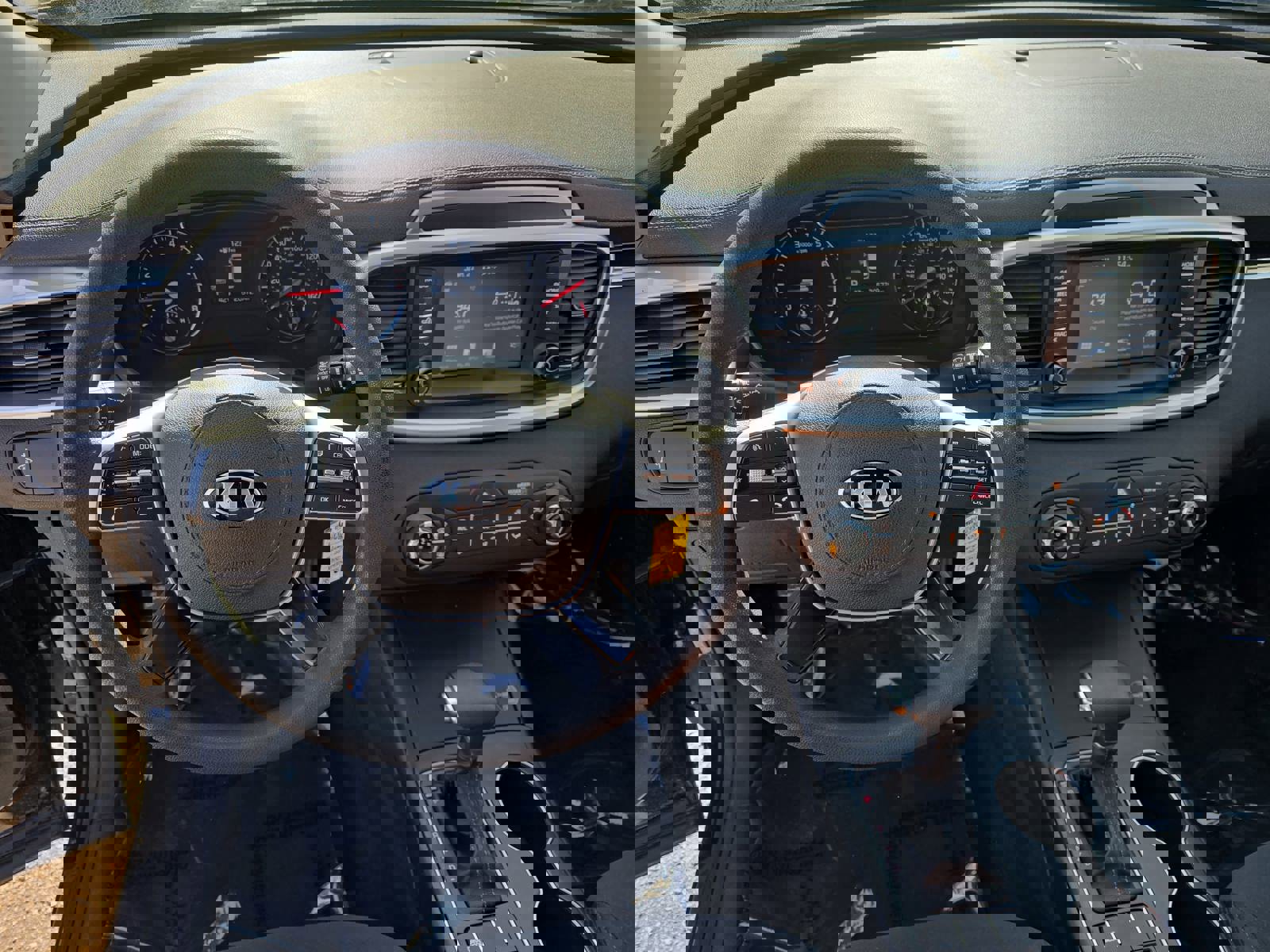 Used 2019 Kia Sorento L image 18