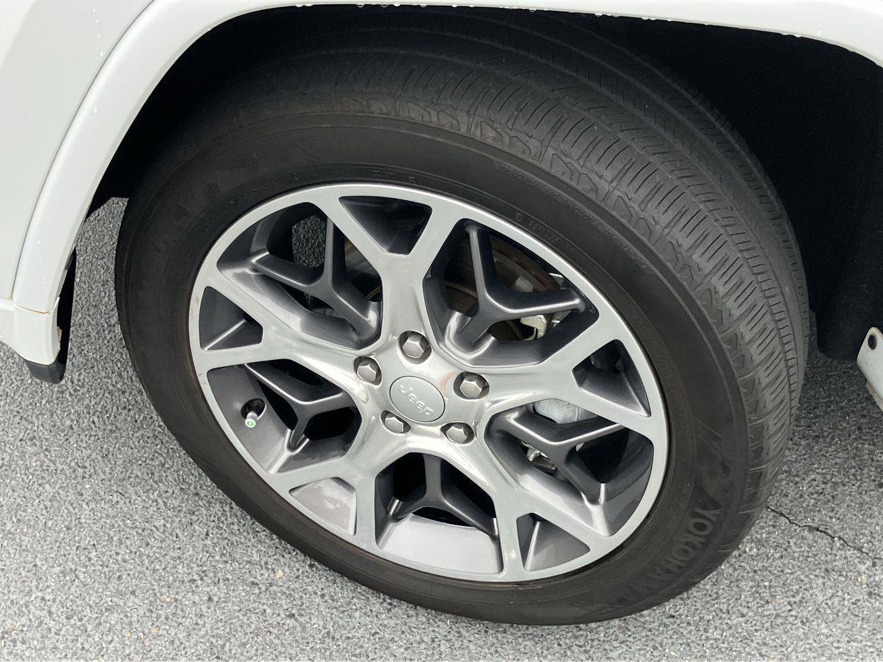 Used 2020 Jeep Grand Cherokee Overland AWD/4WD image 9