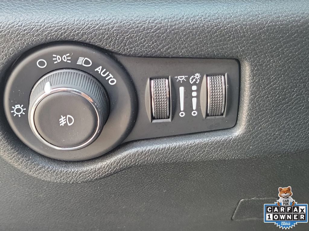 Used 2024 Chrysler Pacifica Touring FWD image 17