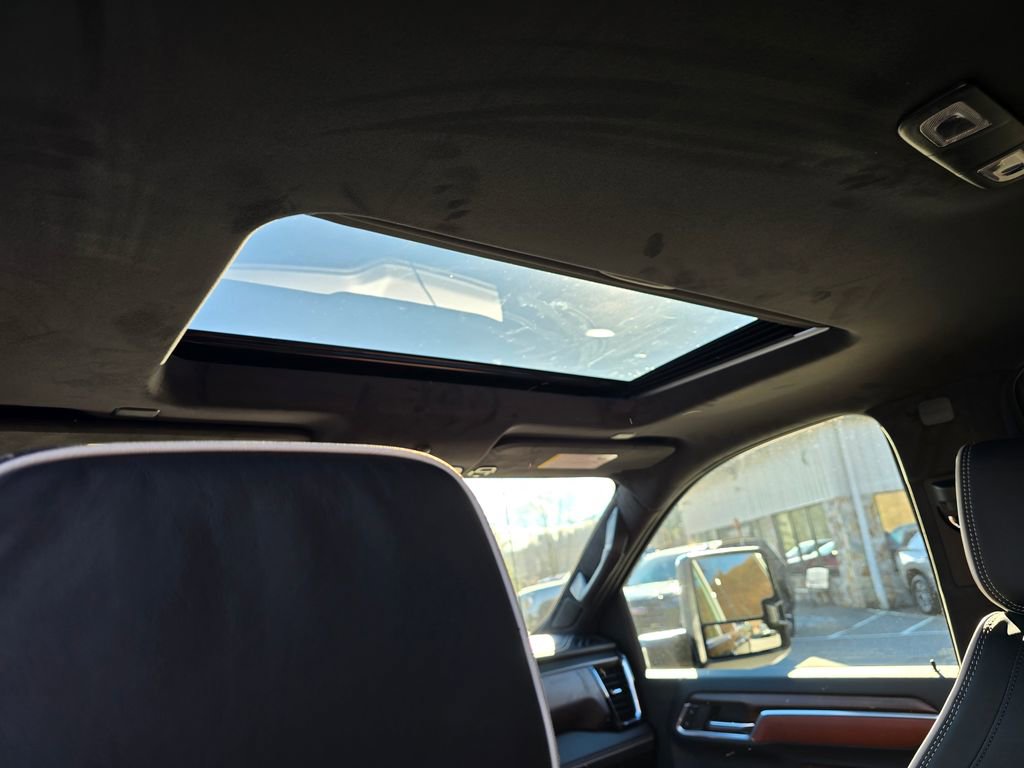 New 2026 GMC Sierra 2500 Denali Ultimate w/ LPO, Black Badging Package image 17