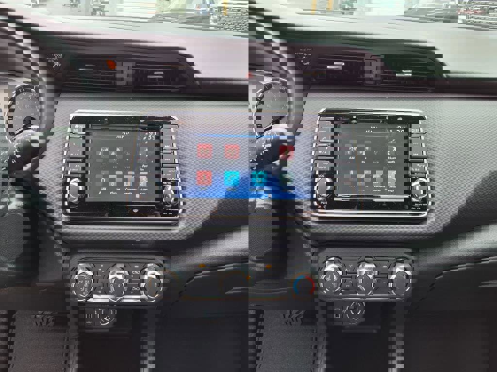 New 2025 Nissan Kicks Play S image 9