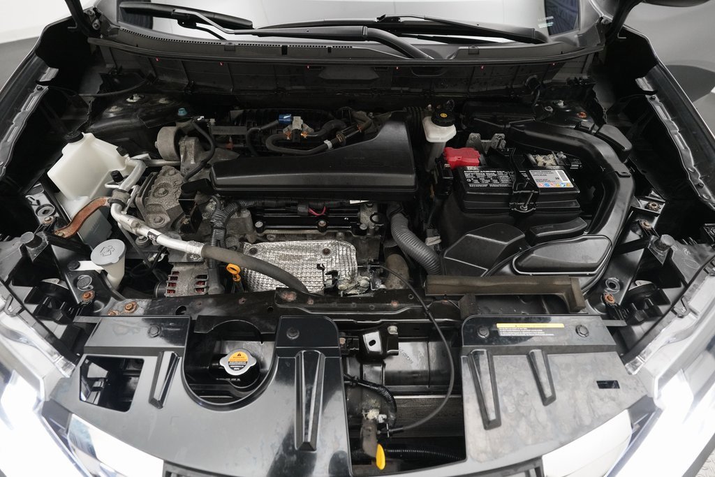 Used 2020 Nissan Rogue SV image 3