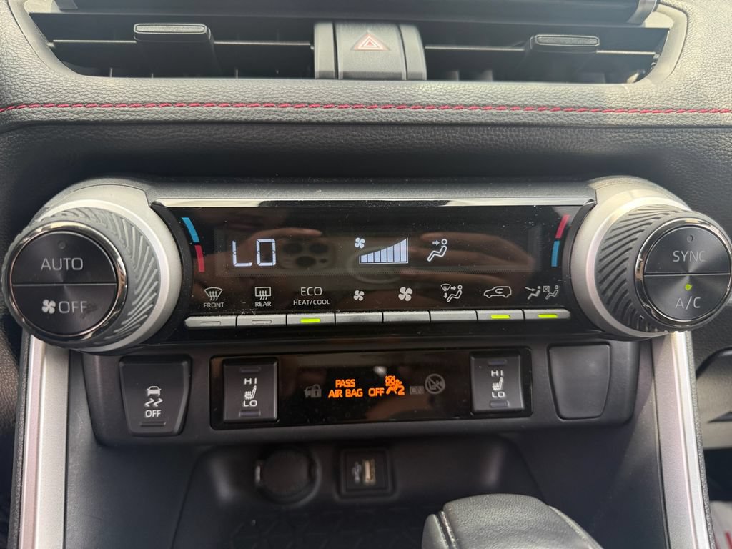 Used 2024 Toyota RAV4 SE w/ Weather & Moonroof Package AWD/4WD image 18