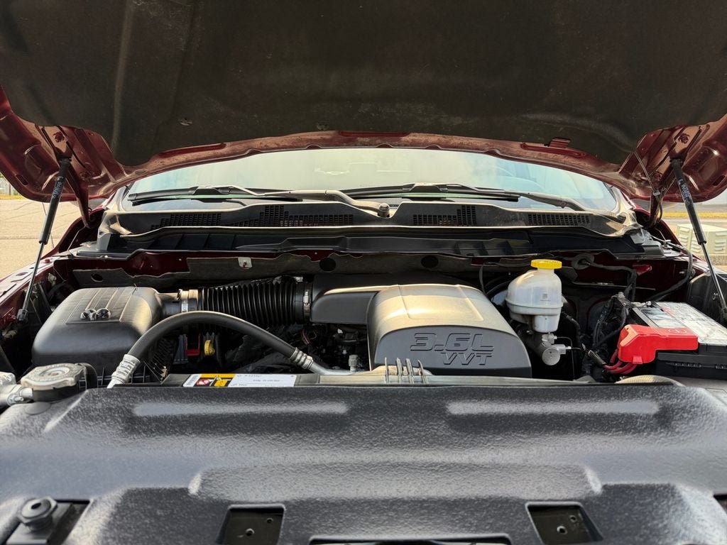 Used 2022 RAM 1500 Classic SLT AWD/4WD image 29