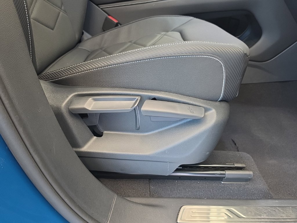 Used 2026 Volkswagen Atlas Cross Sport SE FWD image 53