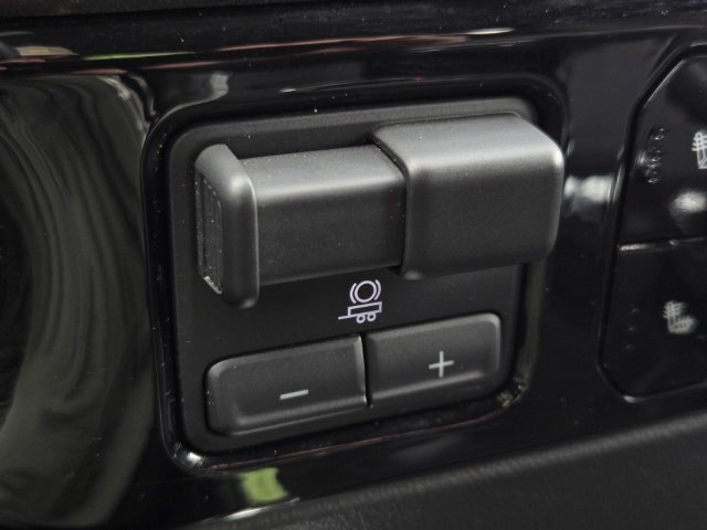 Used 2023 Chevrolet Silverado 1500 LT Trail Boss w/ LPO, Dark Essentials Package AWD/4WD image 28