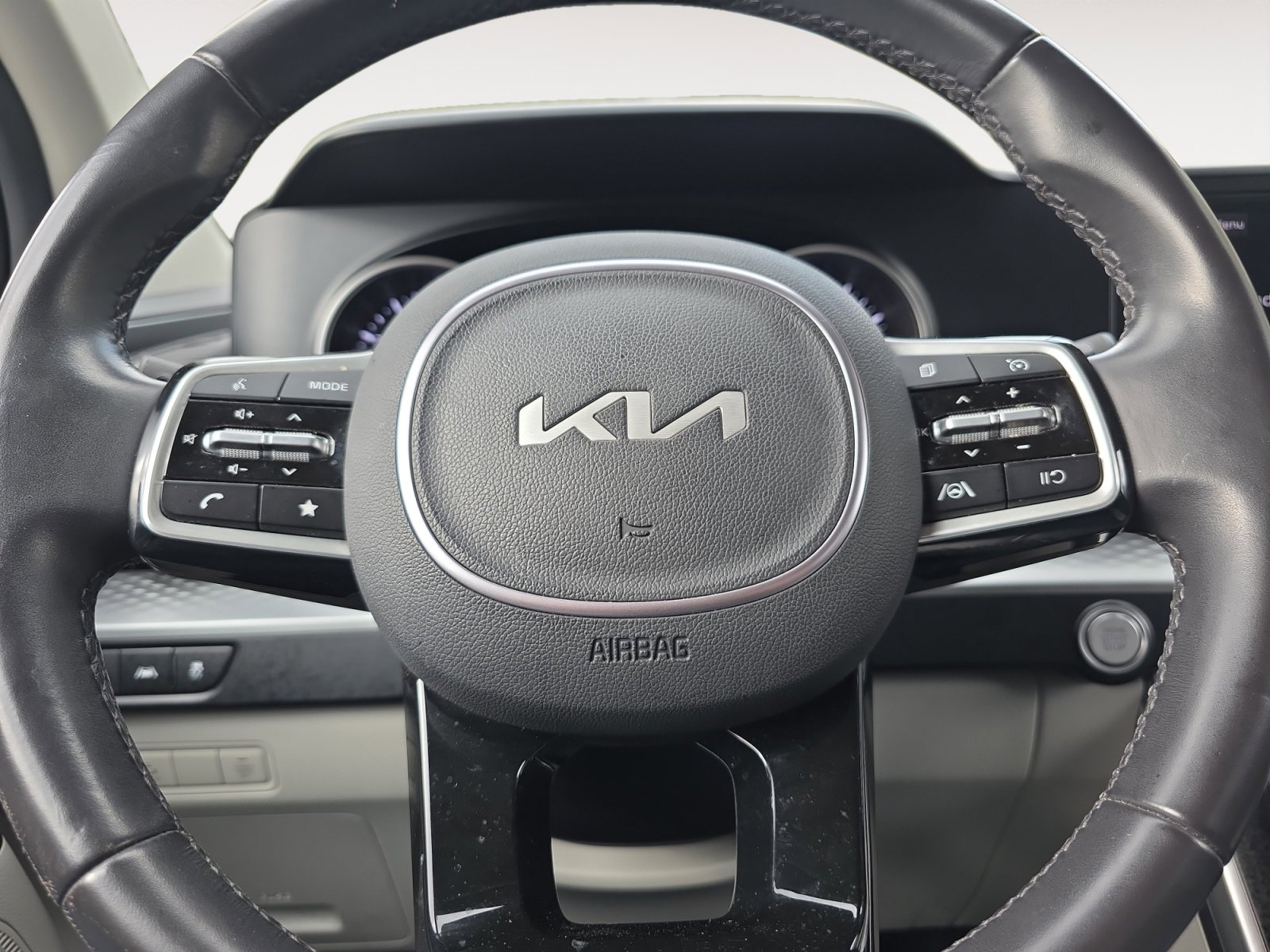 Certified 2024 Kia Carnival LX image 12