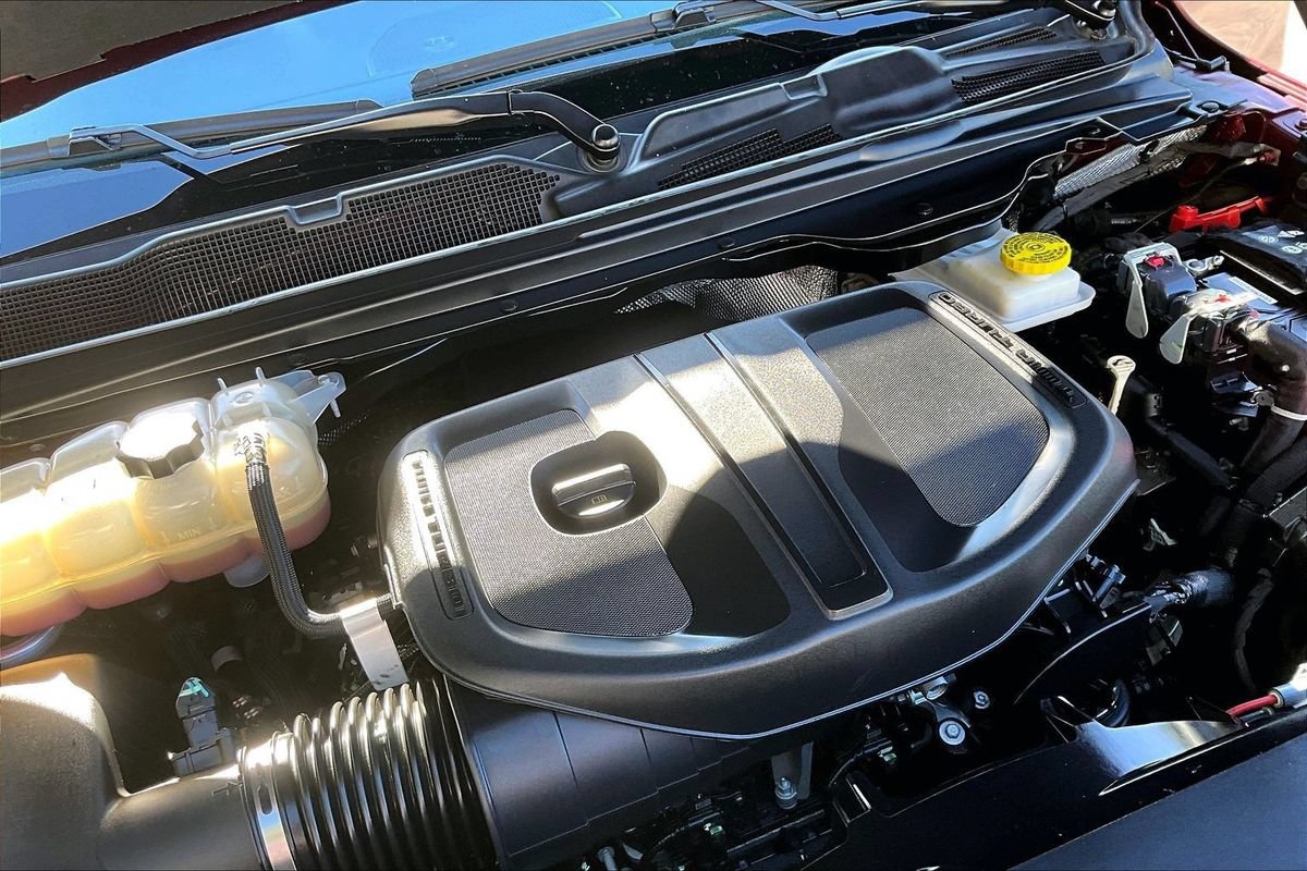 Used 2025 RAM 1500 Laramie AWD/4WD image 34
