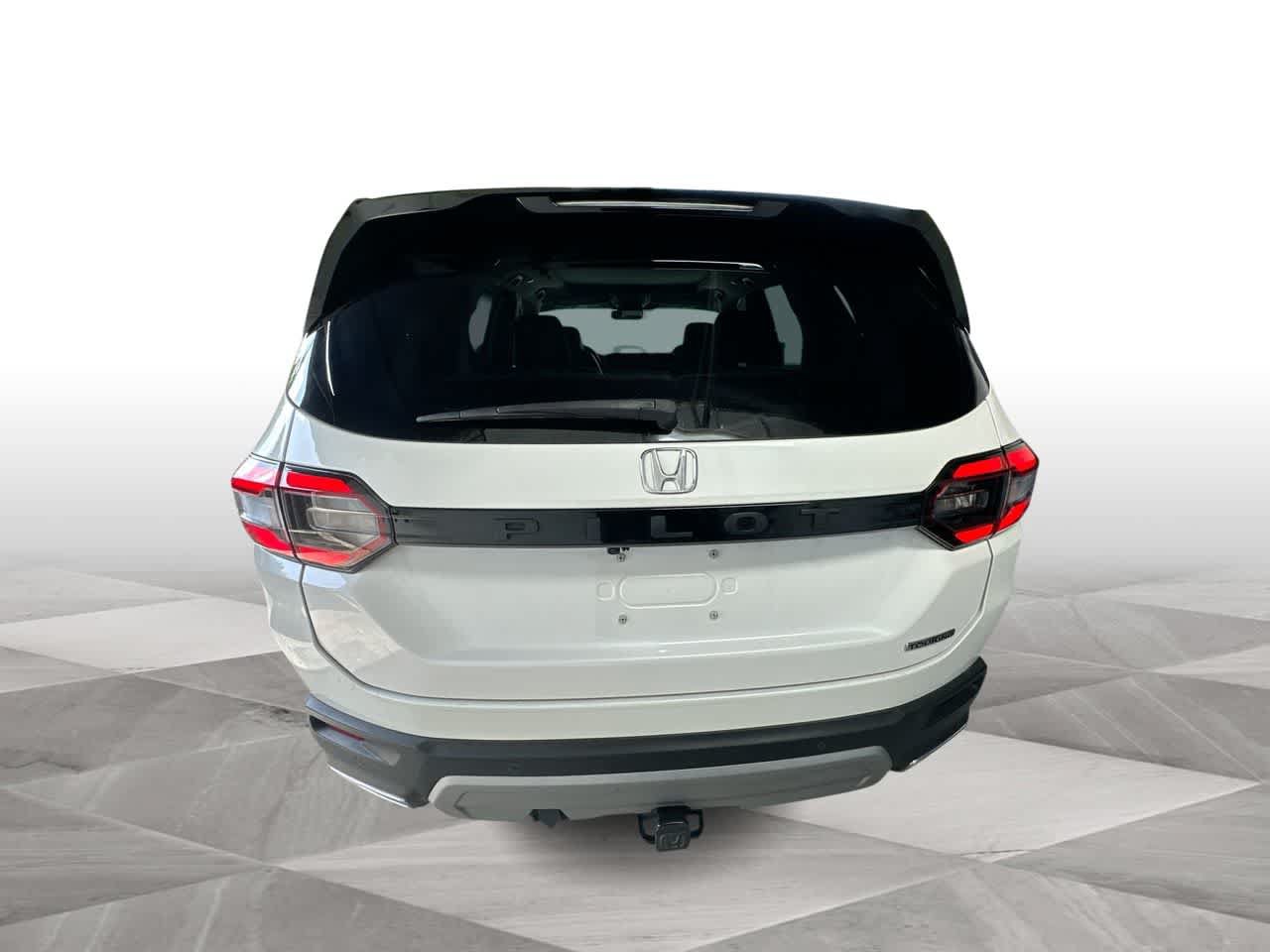 Used 2025 Honda Pilot Touring image 7