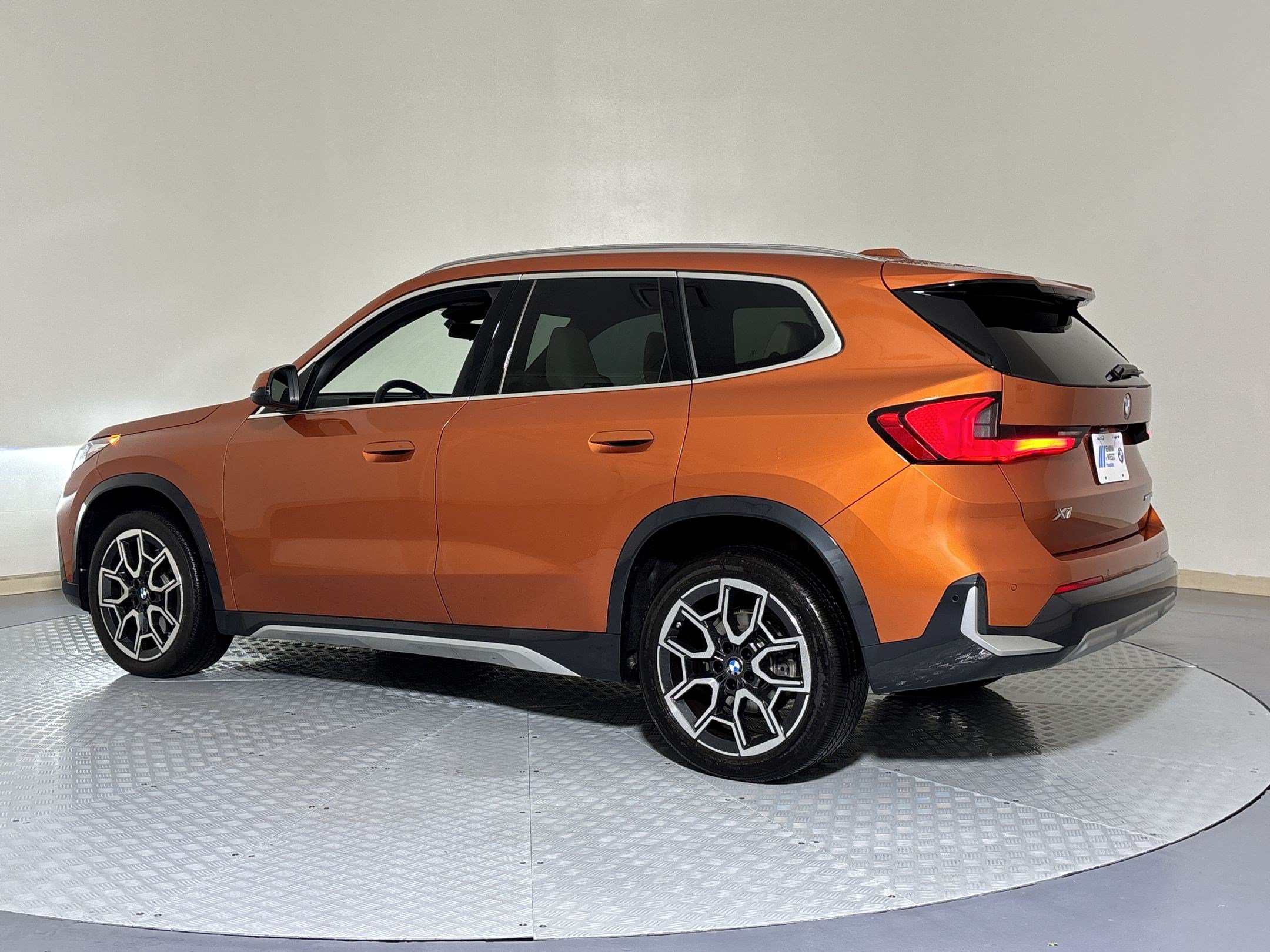 Used 2025 BMW X1 xDrive28i w/ Convenience Package AWD/4WD image 3