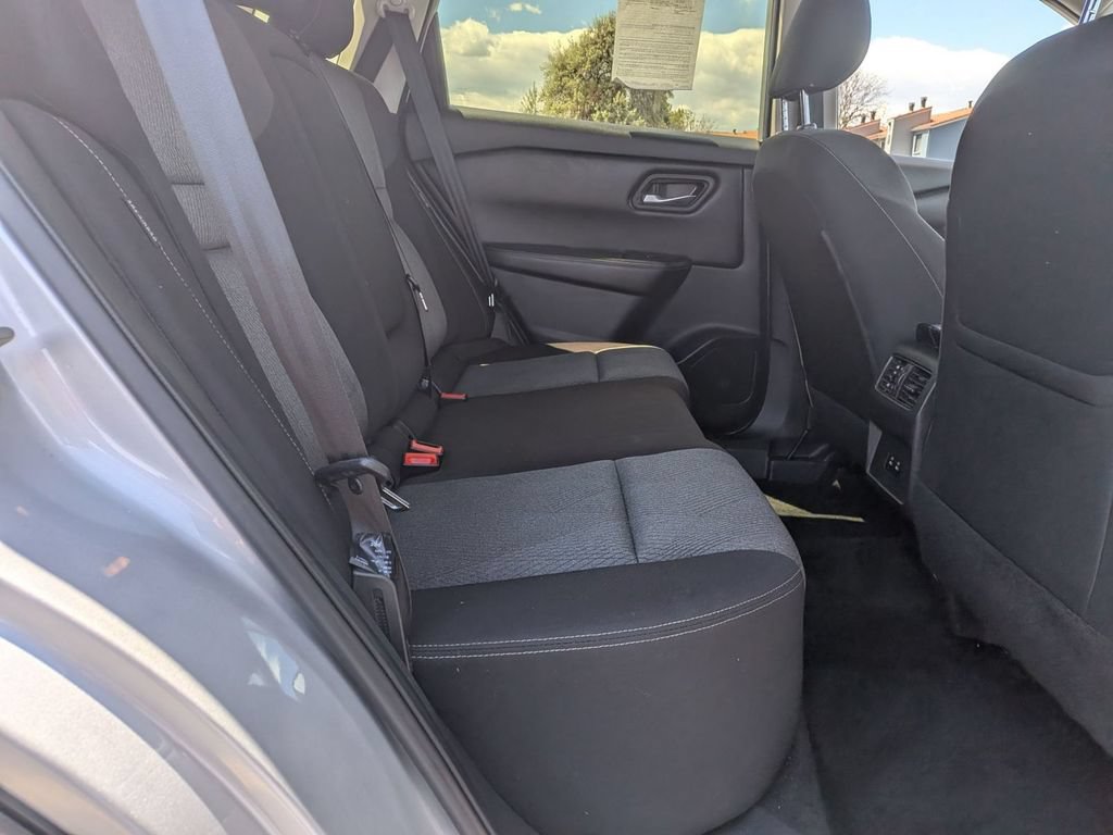 Used 2024 Nissan Rogue SV AWD/4WD image 31