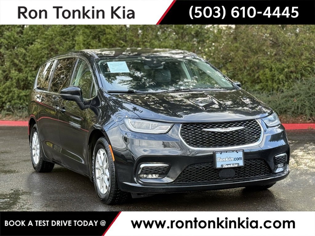 Used 2023 Chrysler Pacifica Touring-L image 1