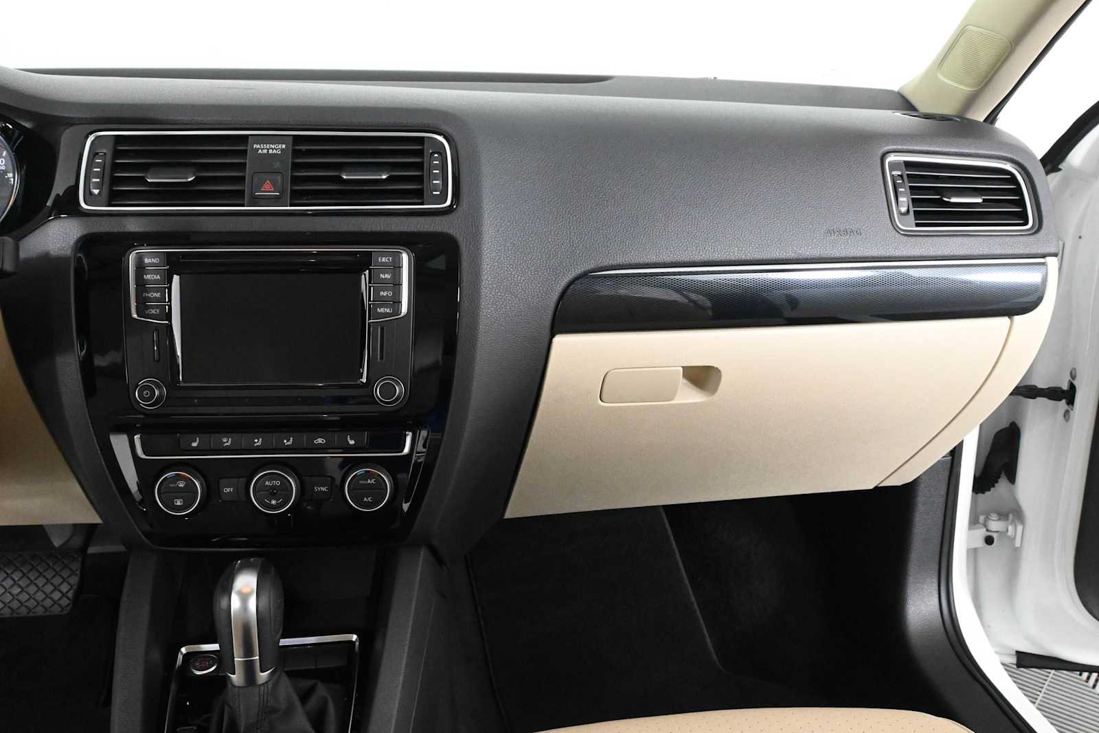Used 2017 Volkswagen Jetta SEL FWD image 15