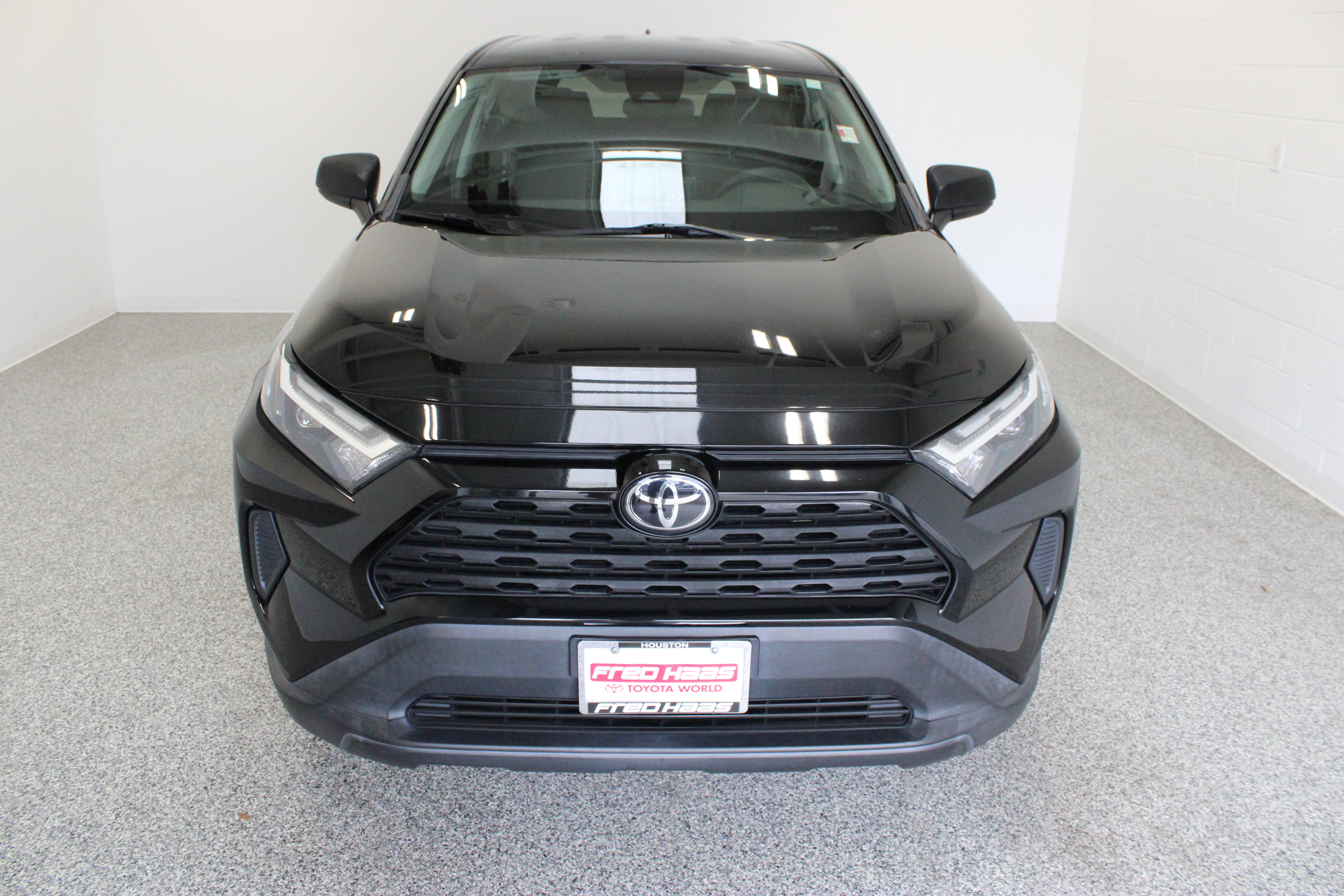 Used 2023 Toyota RAV4 LE FWD image 3