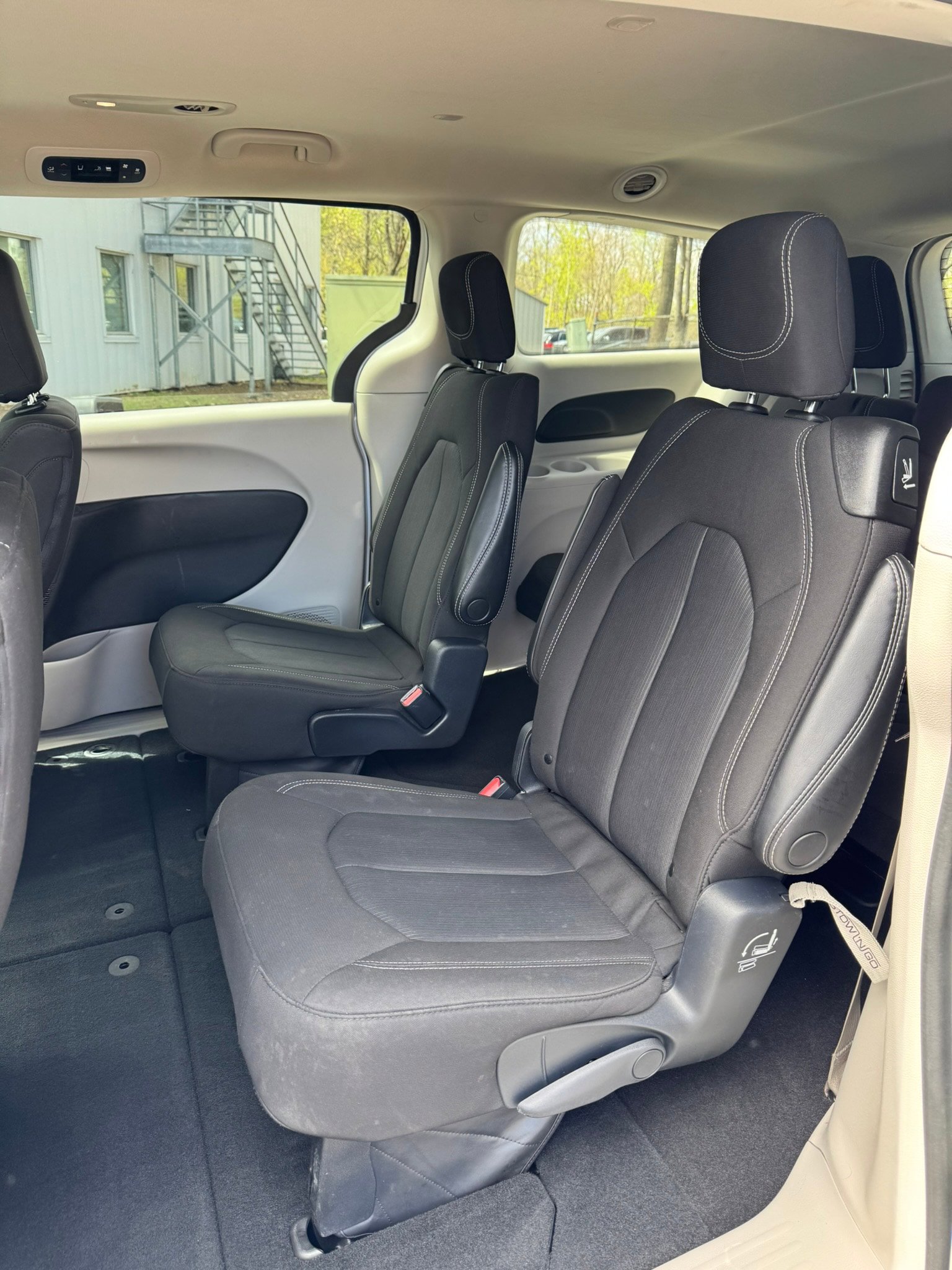 Used 2023 Chrysler Voyager LX FWD image 10