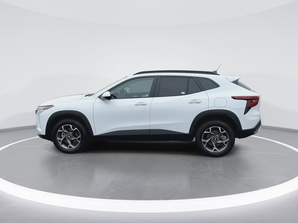 Used 2025 Chevrolet Trax LT w/ LT Convenience Package image 5