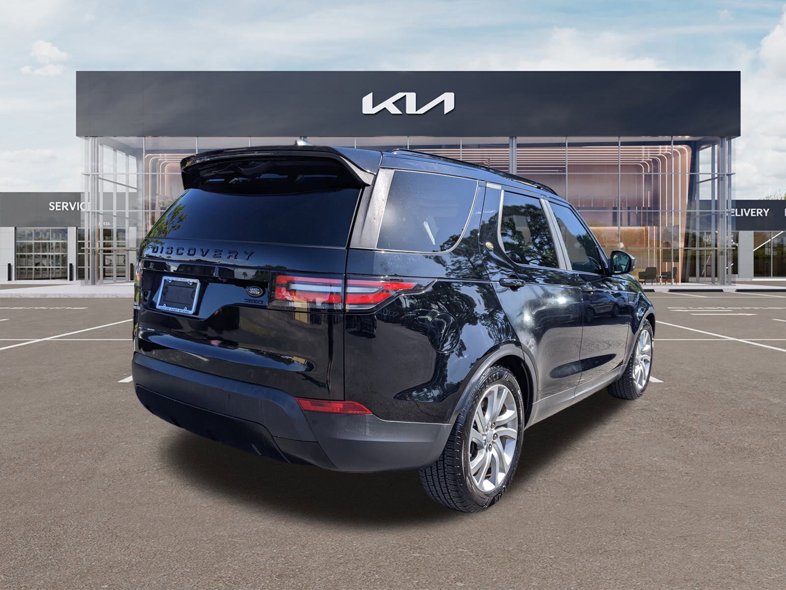 Used 2017 Land Rover Discovery HSE image 4