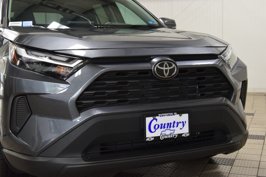 Used 2022 Toyota RAV4 XLE FWD image 13