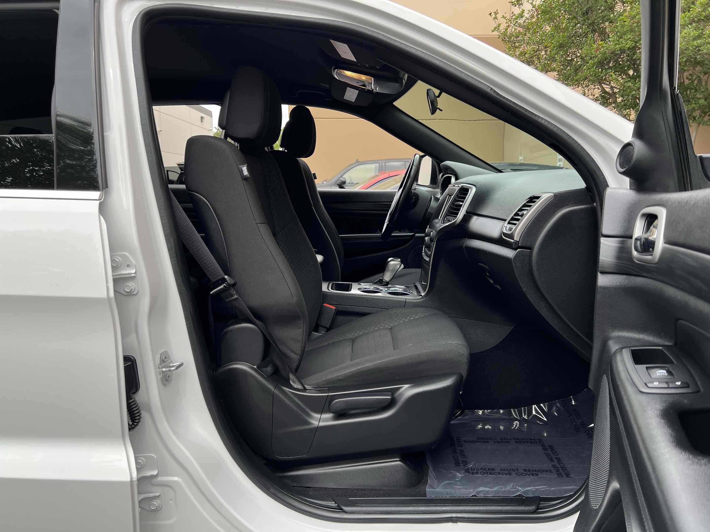 Used 2020 Jeep Grand Cherokee Laredo image 30
