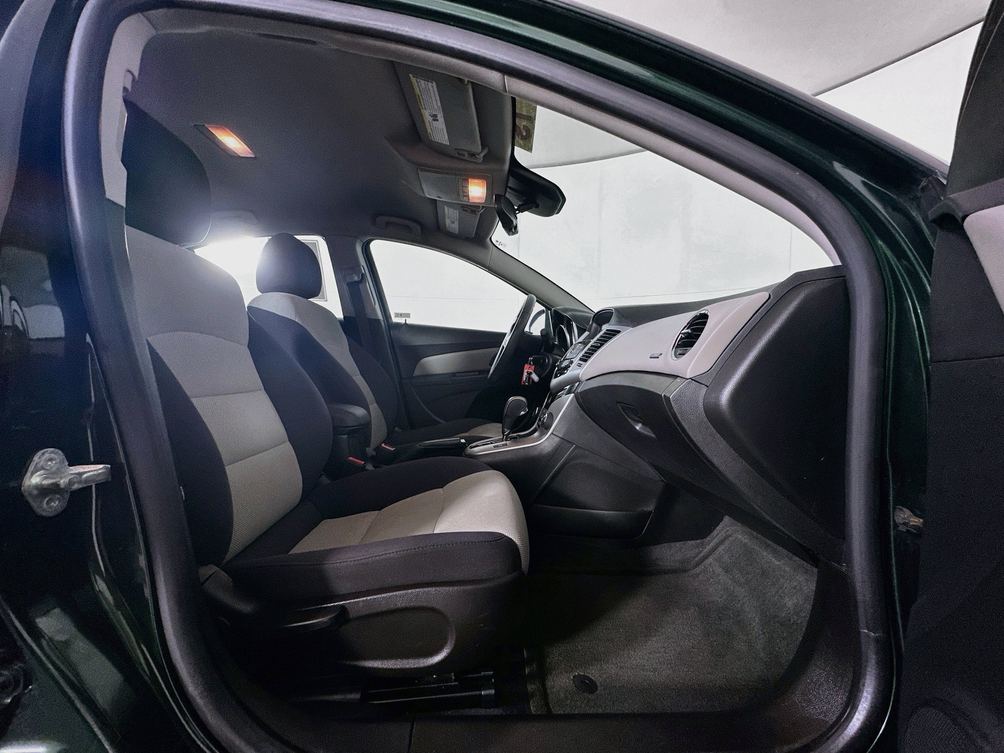 Used 2014 Chevrolet Cruze LS FWD image 27