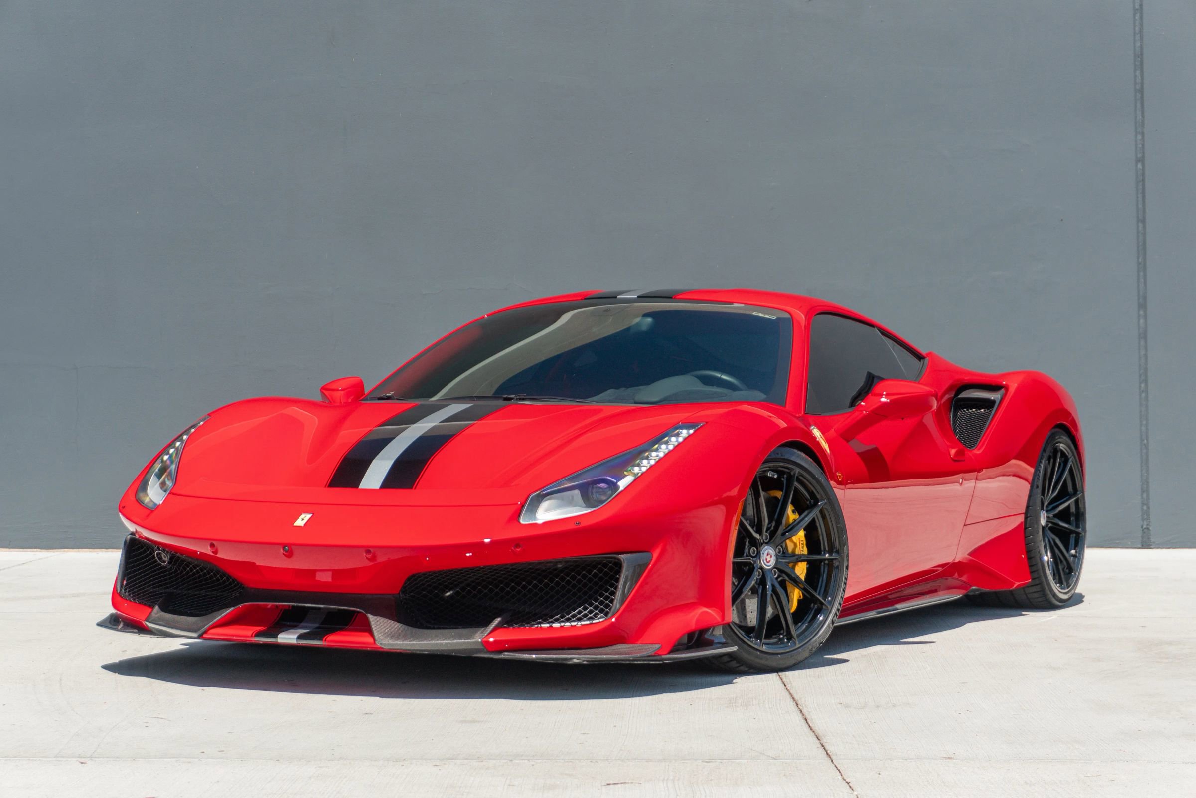 Used 2019 Ferrari 488 Pista Coupe RWD image 1
