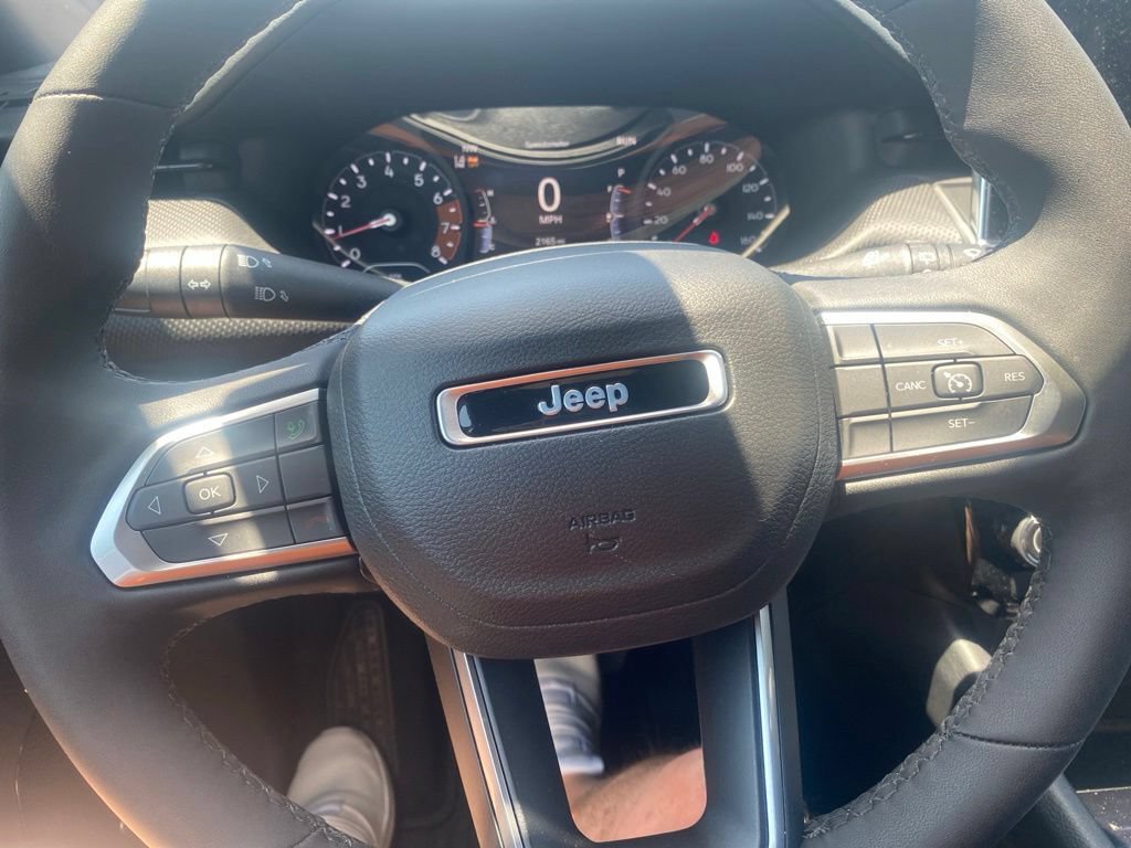 Used 2023 Jeep Compass Latitude w/ Sun and Sound Group AWD/4WD image 9