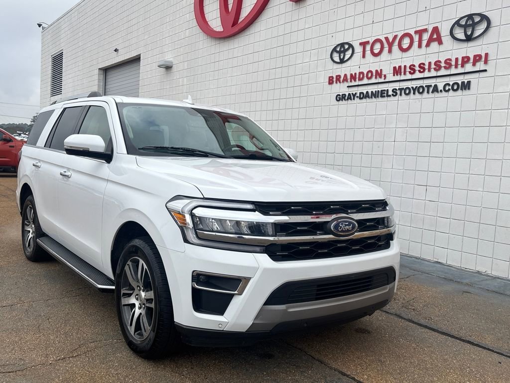 Used 2023 Ford Expedition Limited image 3