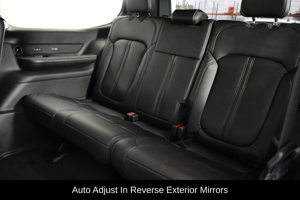 Used 2025 Jeep Wagoneer Series II AWD/4WD image 17