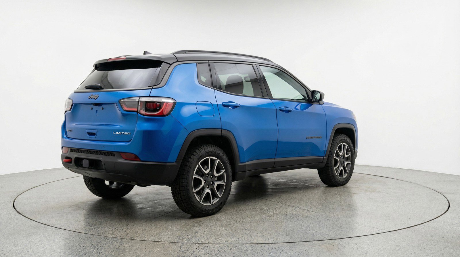 Used 2025 Jeep Compass Trailhawk AWD/4WD image 9