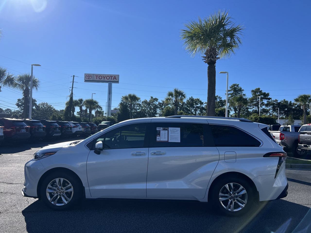 Used 2026 Toyota Sienna Limited FWD image 7