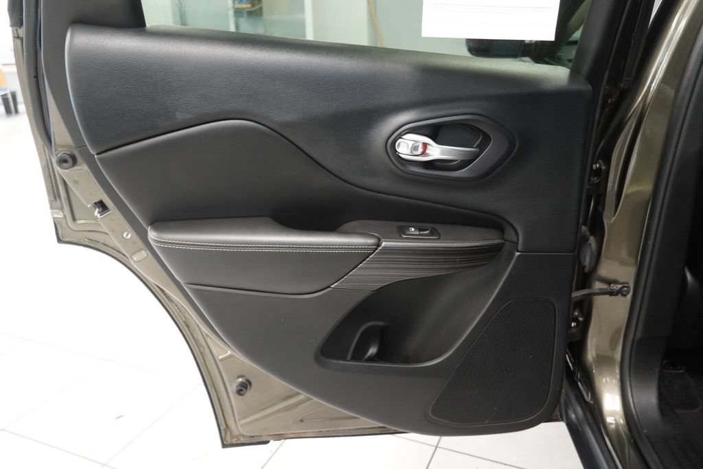 Used 2014 Jeep Cherokee Limited AWD/4WD image 26