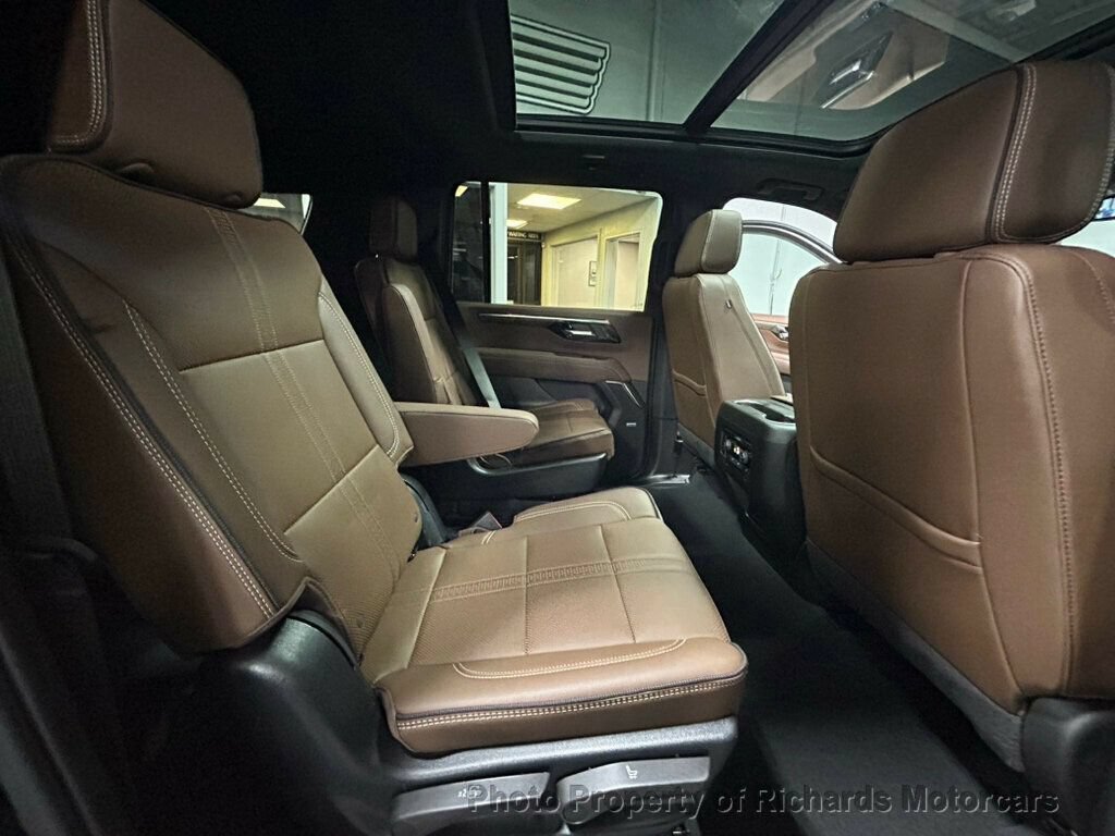 Used 2025 Chevrolet Suburban High Country AWD/4WD image 25