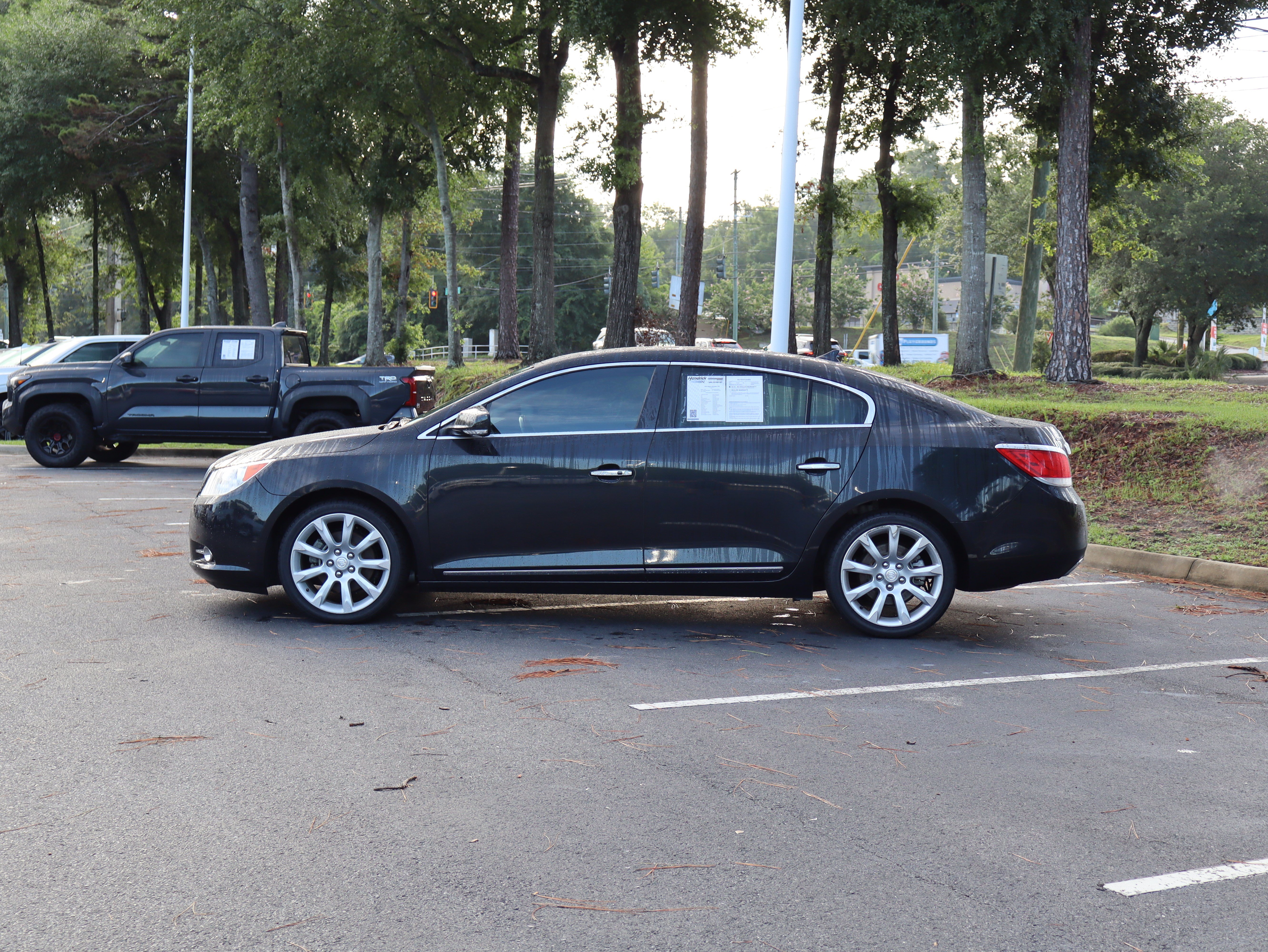 Used 2010 Buick LaCrosse CXS w/ Touring Package FWD image 6
