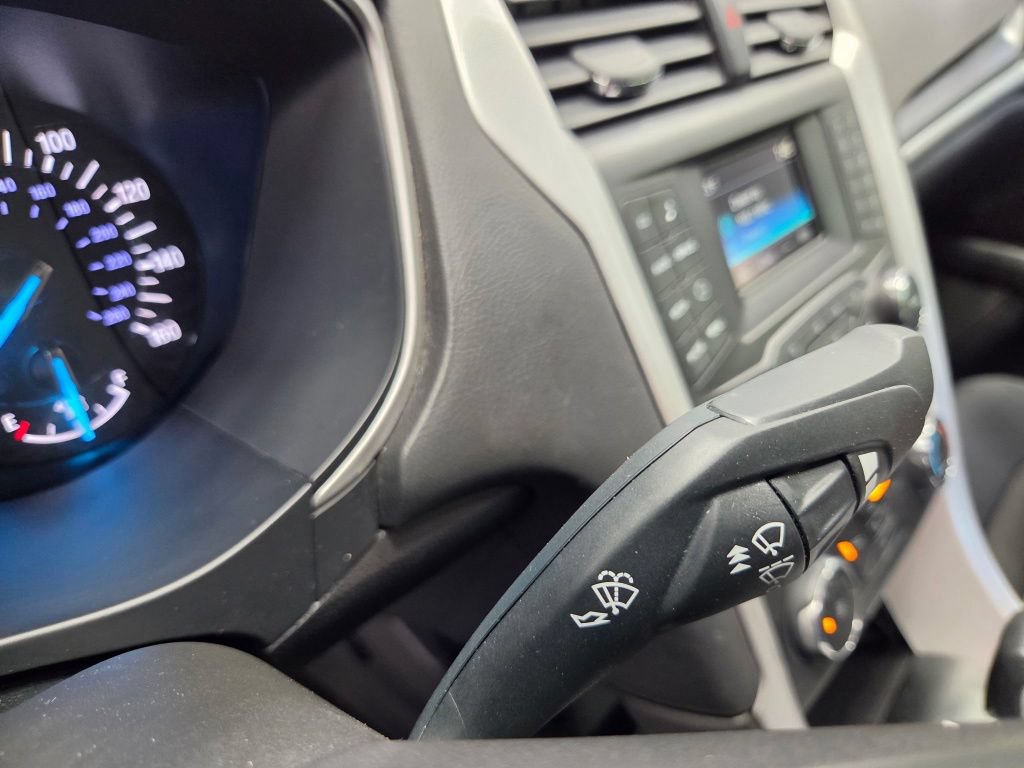 Used 2015 Ford Fusion SE FWD image 29